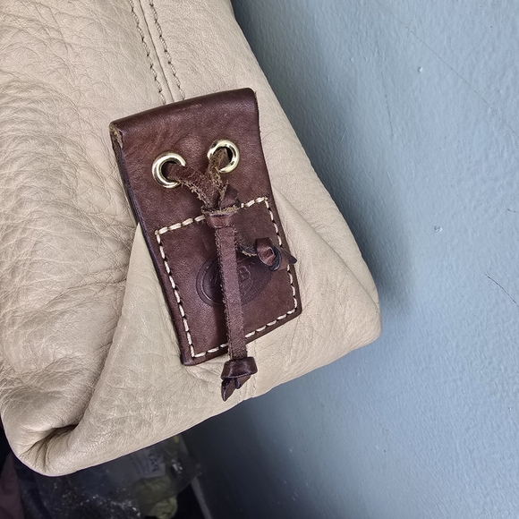 Dooney &handles! Hobo Cream Leather Hand or Shoulder Purse Adjustable Strap - Picture 9 of 15